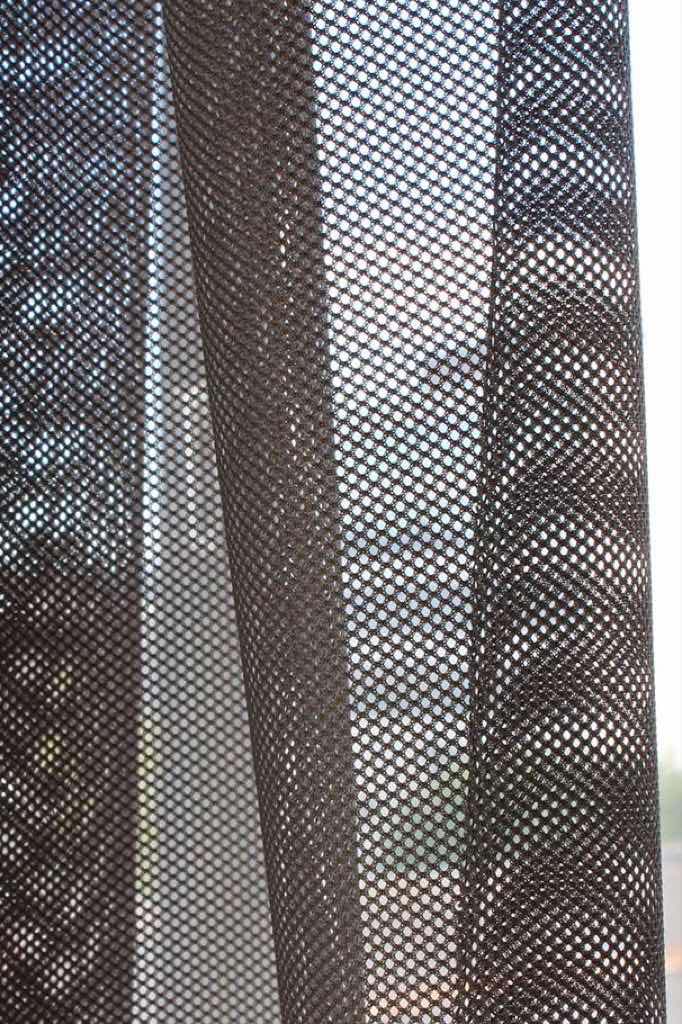 Vorhangstoff in Trevira CS; Der technisch anmutende Gitterstoff wird in der klassischen Filetwirktechnik hergestellt. Das Filamentgarn lässt den Artikel sportlich und modern wirken. Radar kann optimal sowohl in öffentlichen wie auch privaten Räumen eingesetzt werden.
Vorhangstoff in Trevira CS; Der technisch anmutende Gitterstoff wird in der klassischen Filetwirktechnik hergestellt. Das Filamentgarn lässt den Artikel sportlich und modern wirken. Radar kann optimal sowohl in öffentlichen wie auch privaten Räumen eingesetzt werden.