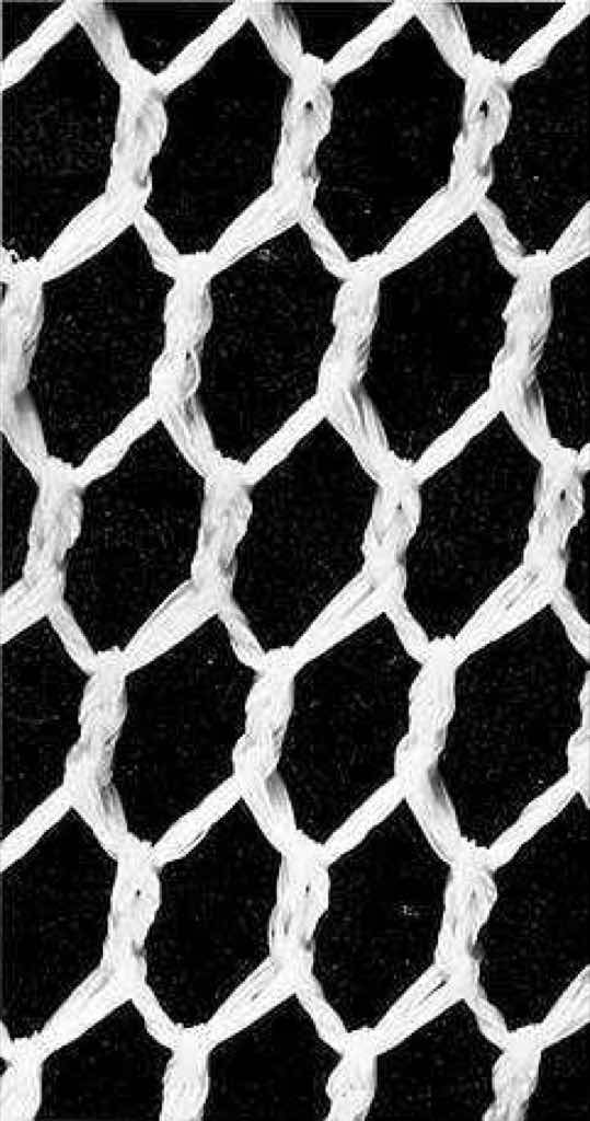 Feintüll, der auf der Raschelmaschine (#Kettenwirktechnik$1882$#) gearbeitet ist. (Stark vergrößerte Darstellung) Feintüll, der auf der Raschelmaschine (#Kettenwirktechnik$1882$#) gearbeitet ist. (Stark vergrößerte Darstellung)