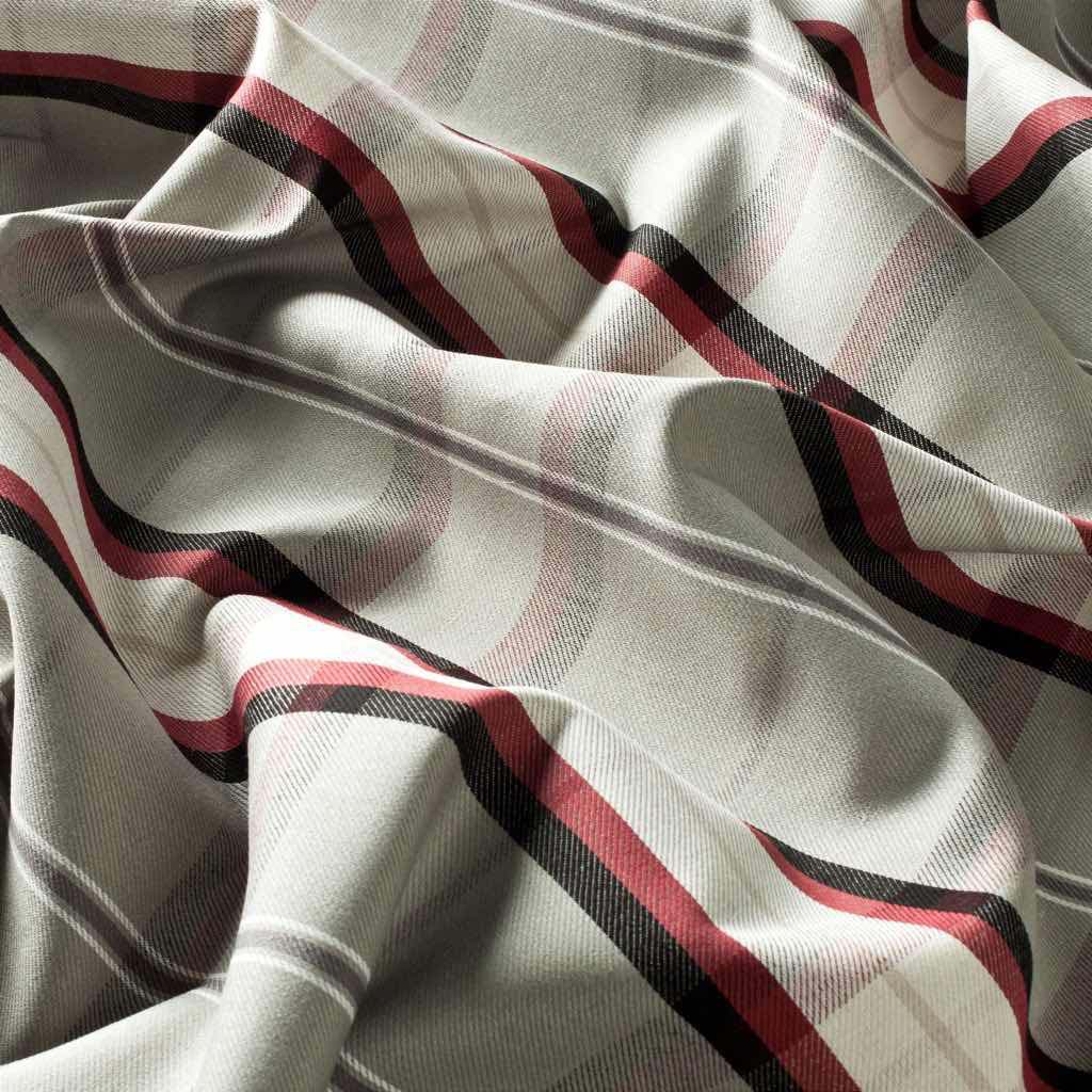 NOTTINGHAM. Das schicke Karodessin aus Leinen und Baumwolle ist nicht nur prädestiniert für zauberhafte Dekorationen, sondern auch für Rollos, oder Kissen im beliebten Landhaus-Look. Ein wohnlicher Karo-Stoff, der interessante Deko-Möglichkeiten bietet.
NOTTINGHAM. Das schicke Karodessin aus Leinen und Baumwolle ist nicht nur prädestiniert für zauberhafte Dekorationen, sondern auch für Rollos, oder Kissen im beliebten Landhaus-Look. Ein wohnlicher Karo-Stoff, der interessante Deko-Möglichkeiten bietet.