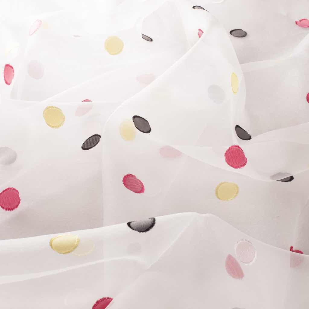 Dieser verspielte Scherli verbreitet pure Leichtigkeit und ein heiteres Flair. Mit ihrem farbenfrohen Punktdessin setzt die Gardine in drei dekorativen Farbstellungen charmante Akzente und kann so überzeugen.
Dieser verspielte Scherli verbreitet pure Leichtigkeit und ein heiteres Flair. Mit ihrem farbenfrohen Punktdessin setzt die Gardine in drei dekorativen Farbstellungen charmante Akzente und kann so überzeugen.