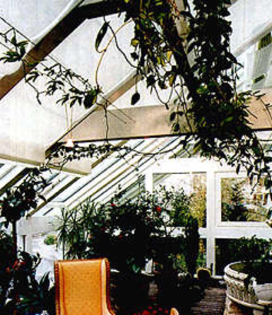 Innenbeschattung für Wintergärten in vertikaler oder horizontaler Ausführung. Kurbel- bzw. Elektroantrieb. Stoffeinsatz in thermobeschichteter, schwer entflammbarer oder abgedunkelter Ausrüstung. Warenbreite der Anlage bis zu bis zu 600 cm. Innenbeschattung für Wintergärten in vertikaler oder horizontaler Ausführung. Kurbel- bzw. Elektroantrieb. Stoffeinsatz in thermobeschichteter, schwer entflammbarer oder abgedunkelter Ausrüstung. Warenbreite der Anlage bis zu bis zu 600 cm.