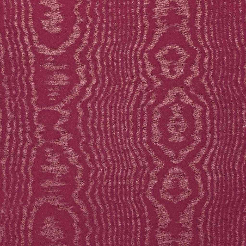 Flocktapete mit spektakulärer Raumwirkung, umgesetzt in innovativer Technik. Die Grundware wird vollflächig mit feinen Flock Fasern versehen. Anschließend wird mit hoher Kompression Luft durch einen gravierten Zylinder gepresst mit dem Ergebniss, dass sich die Flockfasern partiell in unterschiedliche Richtungen legen. Durch die Schattierung entsteht ein attraktives Moiré- Dessin.
Flocktapete mit spektakulärer Raumwirkung, umgesetzt in innovativer Technik. Die Grundware wird vollflächig mit feinen Flock Fasern versehen. Anschließend wird mit hoher Kompression Luft durch einen gravierten Zylinder gepresst mit dem Ergebniss, dass sich die Flockfasern partiell in unterschiedliche Richtungen legen. Durch die Schattierung entsteht ein attraktives Moiré- Dessin.