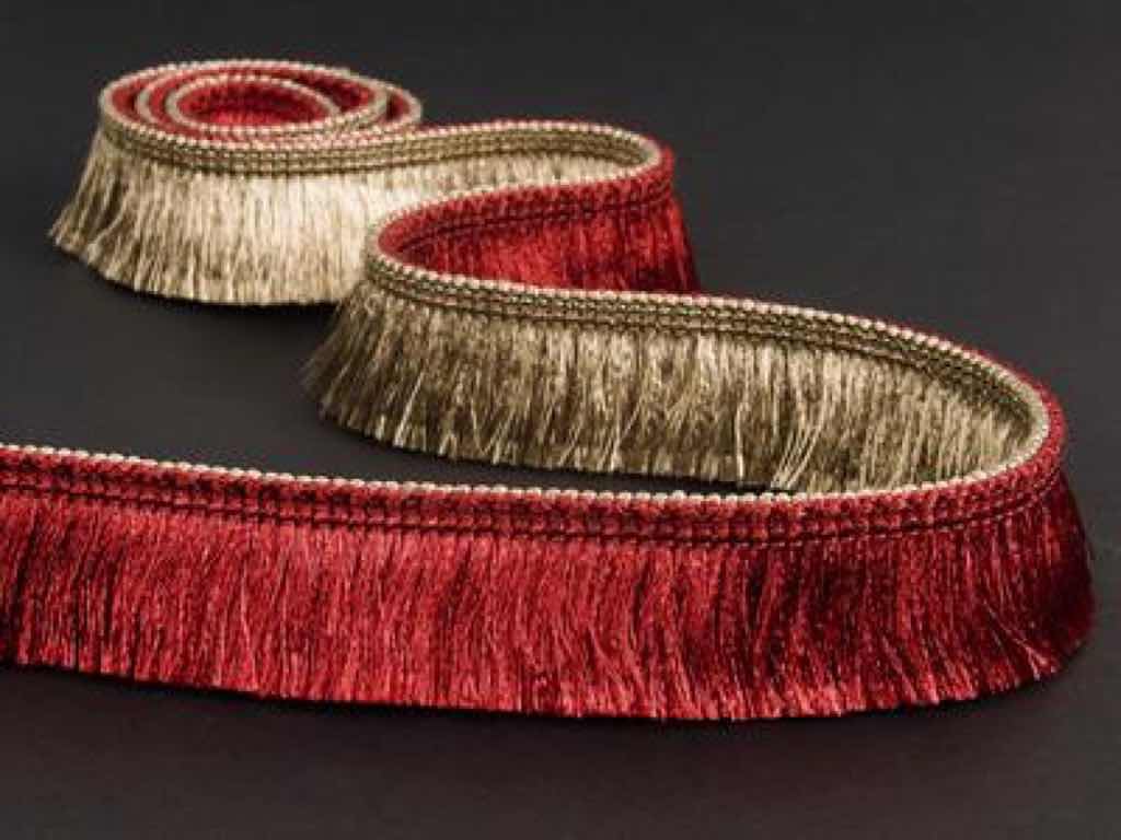 Ein wahrer Eyecatcher ist diese zweifarbige Variation einer Franse. 11 attraktive Kolorits entwickeln durch das hochglänzende Garn eine ganz besondere Leuchtkraft.
Ein wahrer Eyecatcher ist diese zweifarbige Variation einer Franse. 11 attraktive Kolorits entwickeln durch das hochglänzende Garn eine ganz besondere Leuchtkraft.