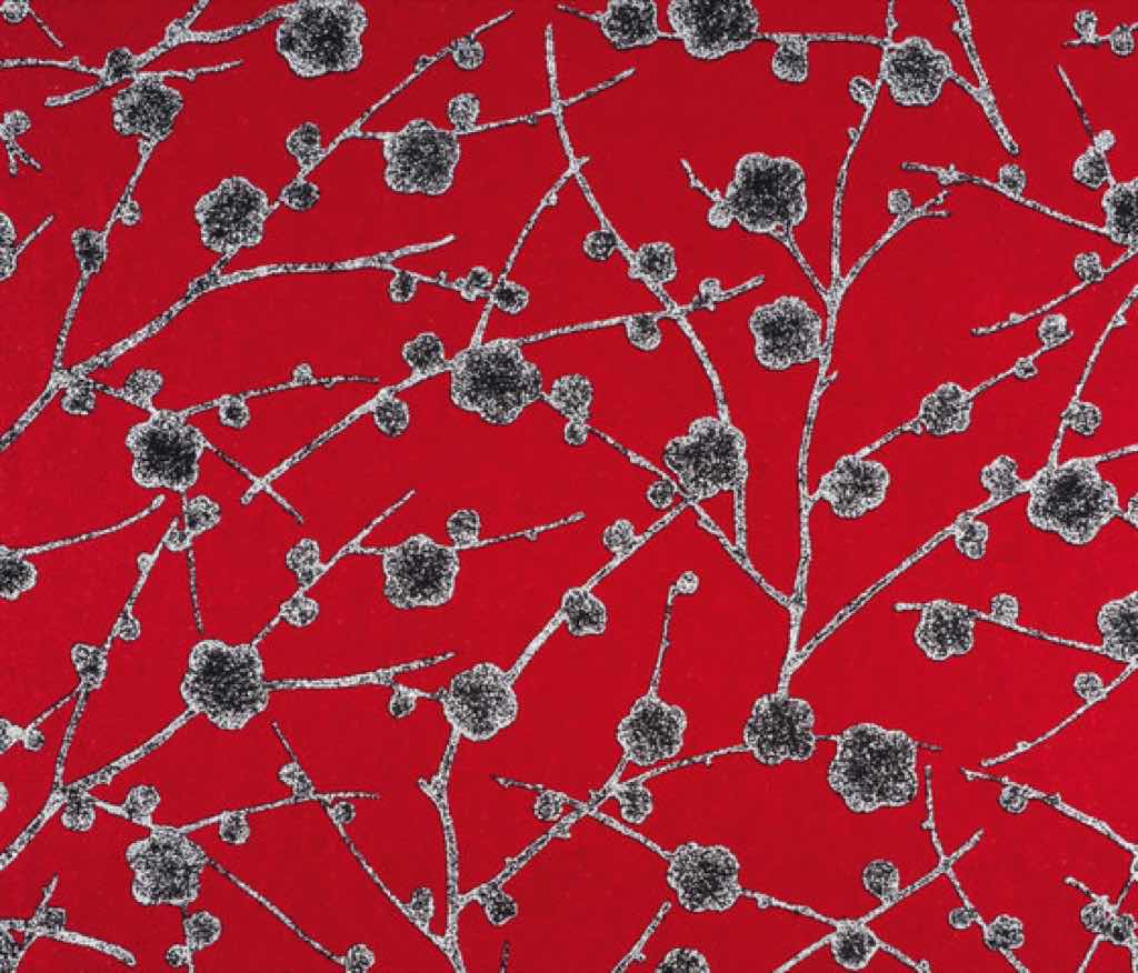 Das zarte, organische Motiv japanischer Kirschenzweige dieser Tapete wird durch einen leicht glänzenden, glatten Lackfond betont. Die Farbpalette reicht von unterschiedlichen Gold- und Silbertönen bis zu Graphit, Maigrün und Karminrot. Das zarte, organische Motiv japanischer Kirschenzweige dieser Tapete wird durch einen leicht glänzenden, glatten Lackfond betont. Die Farbpalette reicht von unterschiedlichen Gold- und Silbertönen bis zu Graphit, Maigrün und Karminrot.