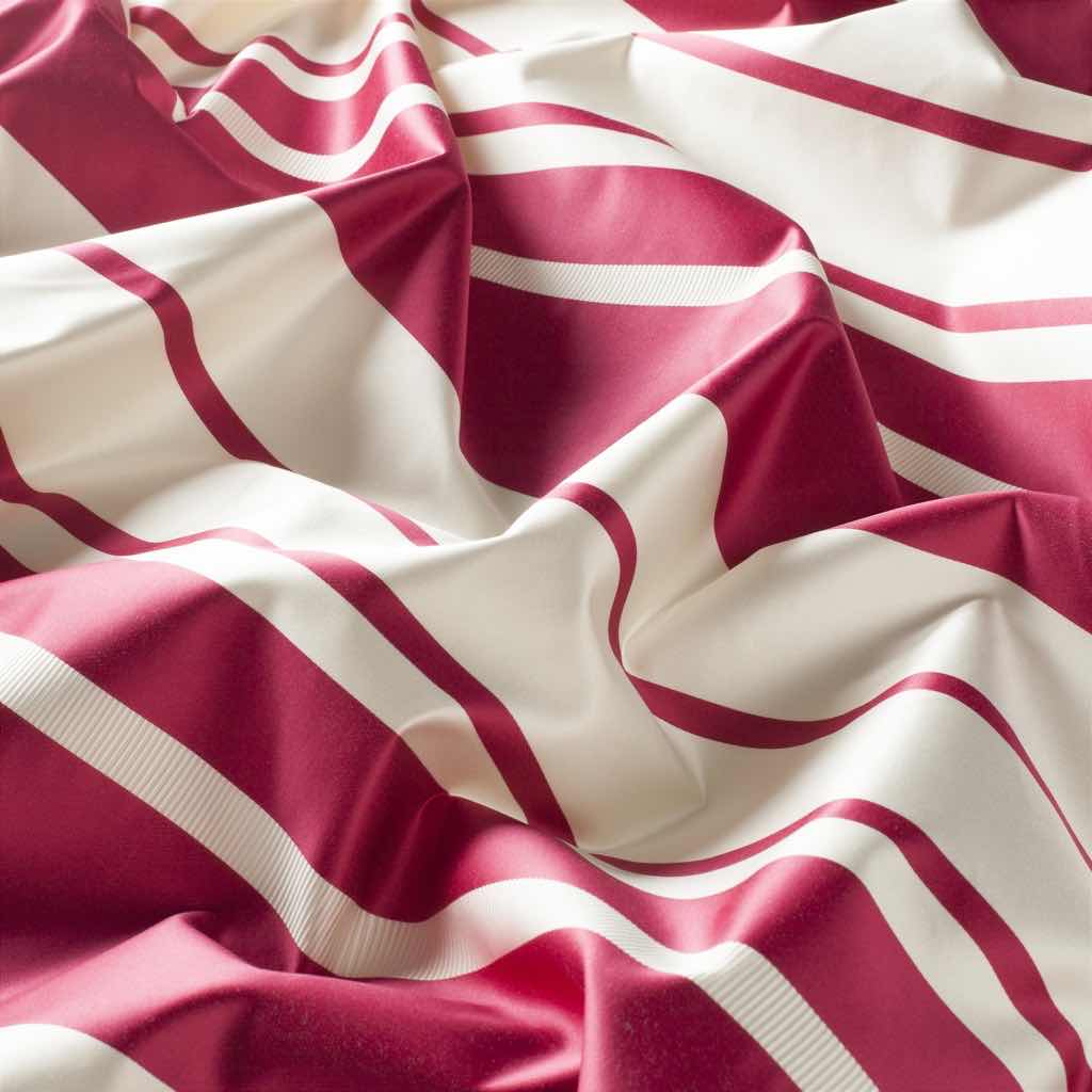 AGADIR traumhafter Satin im frischen Streifenlook. Sein edler Changeant und ein schmeichelhafter Griff machen das textile Schmuckstück einzigartig. Sechs aparte Farbkompositionen runden diesen zauberhaften Dekorationsstoff ab. AGADIR traumhafter Satin im frischen Streifenlook. Sein edler Changeant und ein schmeichelhafter Griff machen das textile Schmuckstück einzigartig. Sechs aparte Farbkompositionen runden diesen zauberhaften Dekorationsstoff ab.