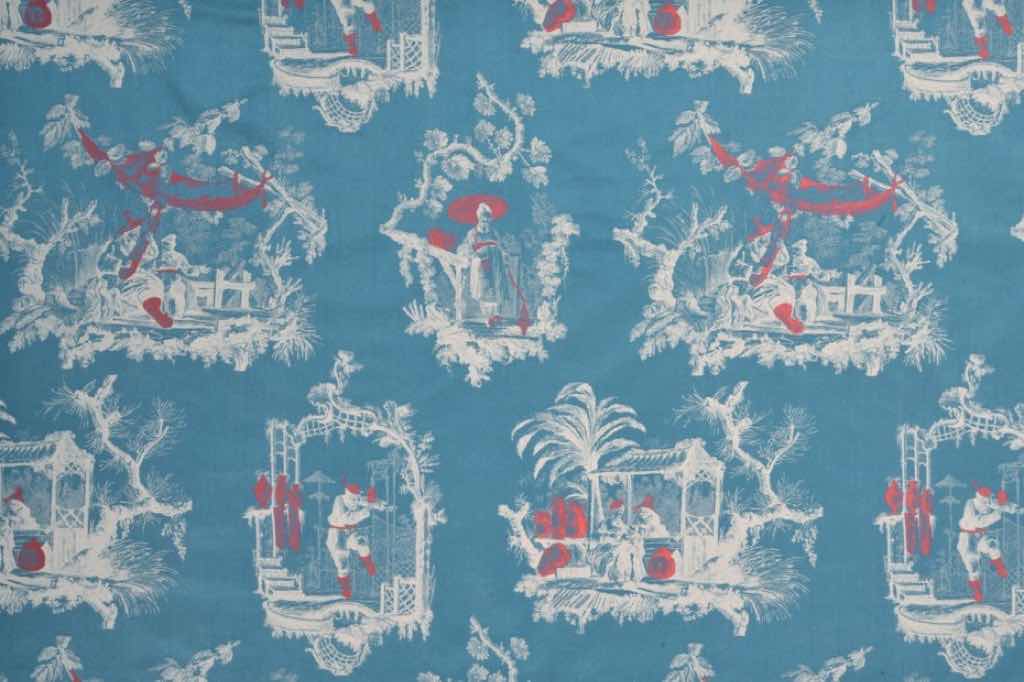 CHINOISE ist ein feiner Jacquard-Dekorationsstoff und Highlight der Kollektion SHANGHAI NIGHTS. Das modern interpretierte und großzügig gestaltete Dessin ist inspiriert von klassischen „Toiles-de-Jouy“ Szenen aus dem historischen asiatischen Alltag. CHINOISE ist ein feiner Jacquard-Dekorationsstoff und Highlight der Kollektion SHANGHAI NIGHTS. Das modern interpretierte und großzügig gestaltete Dessin ist inspiriert von klassischen „Toiles-de-Jouy“ Szenen aus dem historischen asiatischen Alltag.