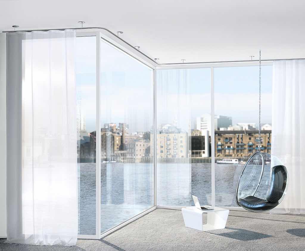 Laufschienen oder Innenlaufsysteme gibt es für die Wand- und Deckenmontage in zahlreichen Profilformen mit unterschiedlichsten Oberflächenveredelungen und Trägersystemen.
Laufschienen oder Innenlaufsysteme gibt es für die Wand- und Deckenmontage in zahlreichen Profilformen mit unterschiedlichsten Oberflächenveredelungen und Trägersystemen.