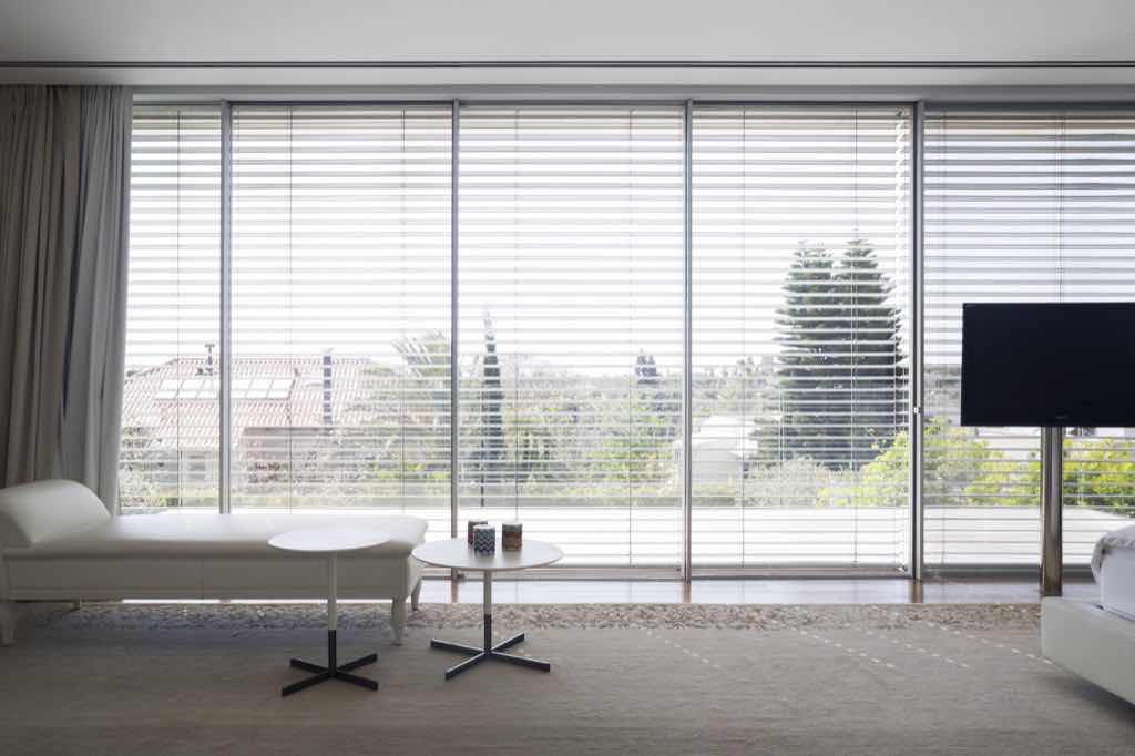 Horizontaljalousie, EL 80S mit gebördelten Lamellen
Horizontaljalousie, EL 80S mit gebördelten Lamellen